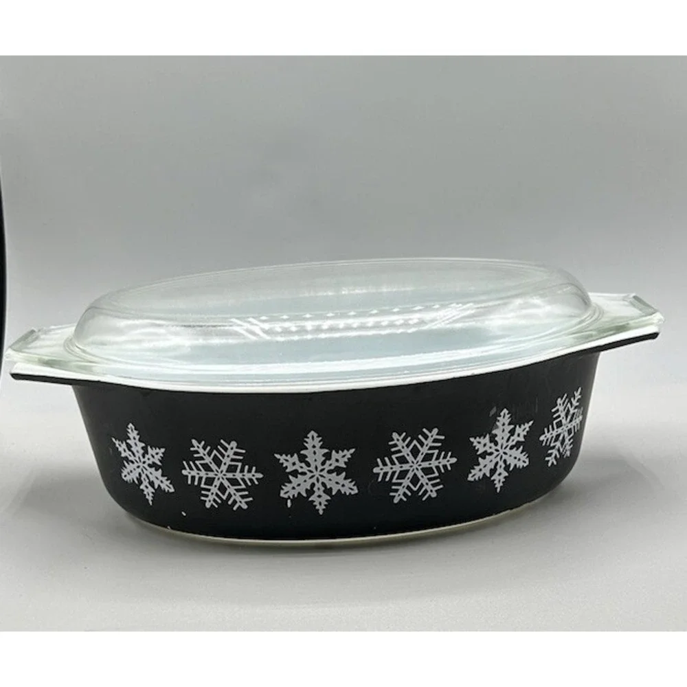 Vintage Pyrex Black‎ Snowflake 1.5 Quart Oval Casserole Dish with Lid